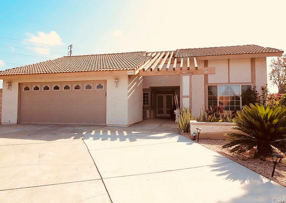 1st image of 108 W Bermuda Dunes Ct