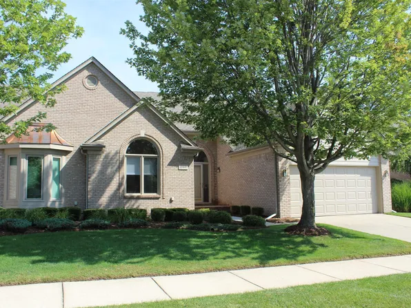 20441 Columbia Dr, Macomb, MI 48044