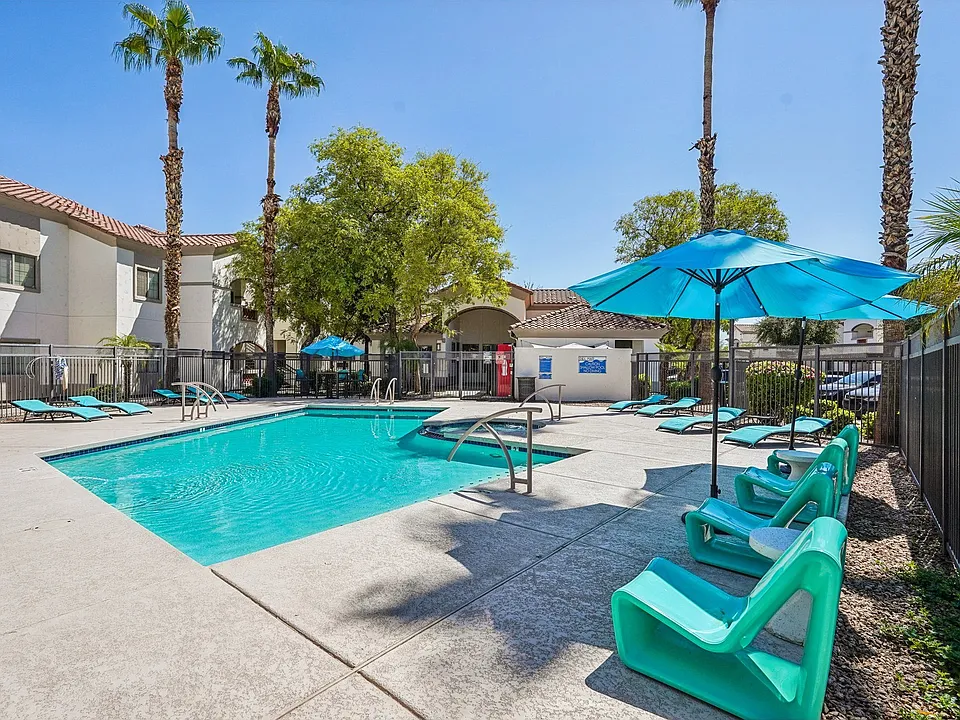 Del Mar Apartments