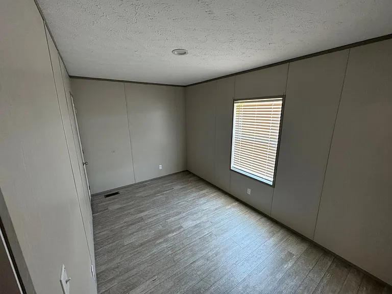 916 Halston Dr — Photo 6