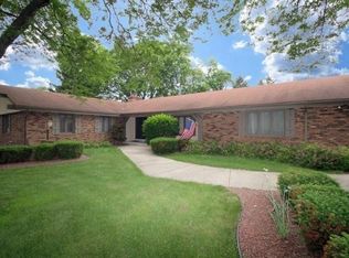 1195 Crystal Dr, Brookfield, WI 53005
