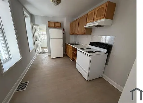 1026 Bennett St — Photo 5