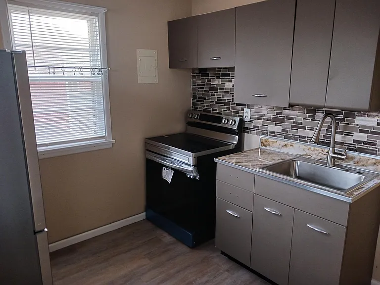 422 W William St — Photo 10