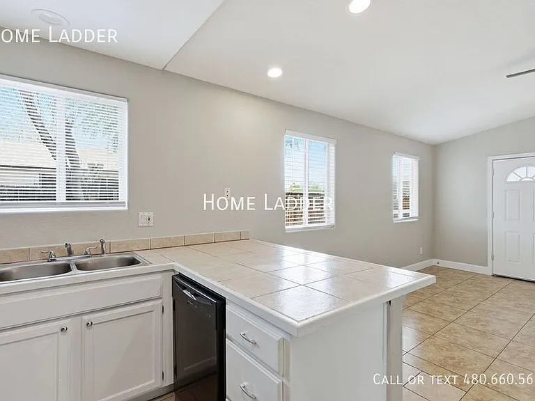 1724 W Carol Ave #A — Photo 9