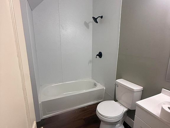 5th image of 112 E Woodlawn Ave APT 3