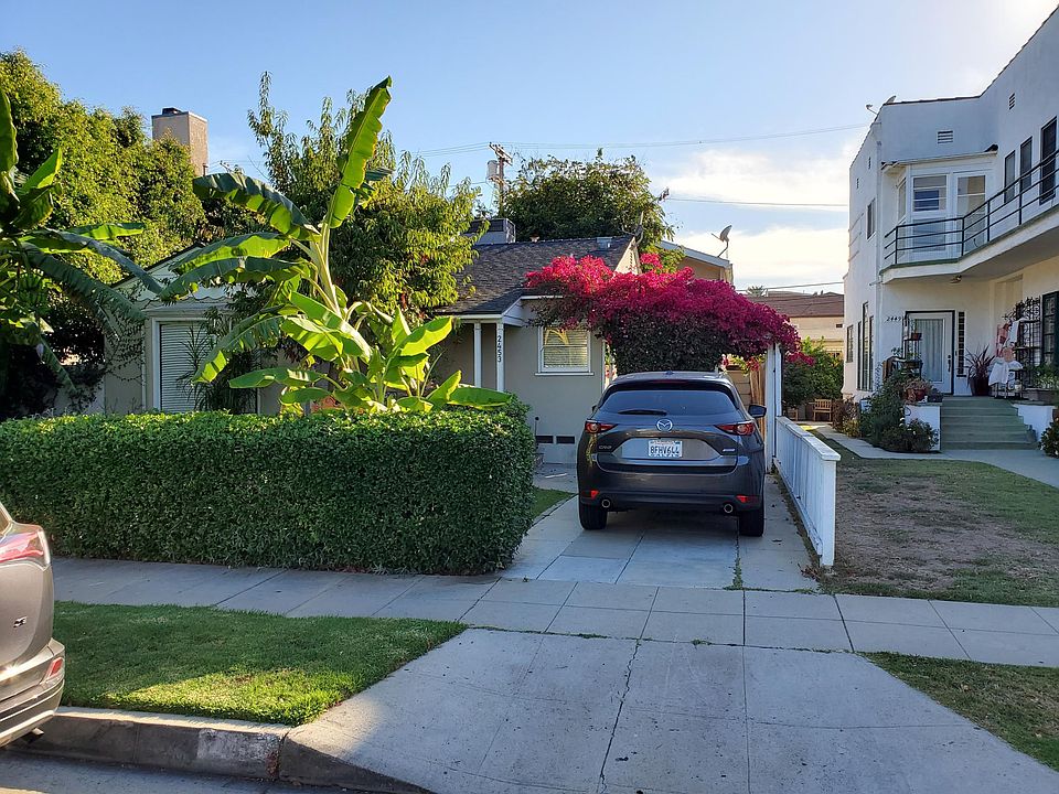 Front Unit and entrance to Back Unit from street