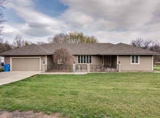 3724 NW Lakeview Rd, Topeka, KS 66618
