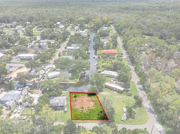 5981 Colony Cir, Weeki Wachee, FL 34607