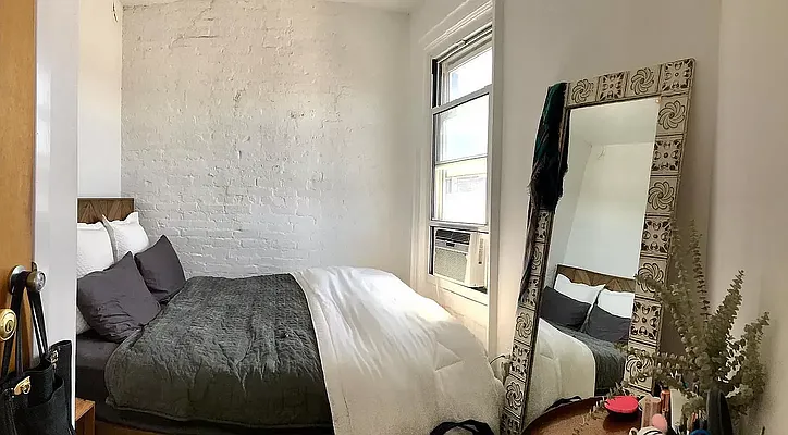 Rented by LJ Sloane Management | media 22