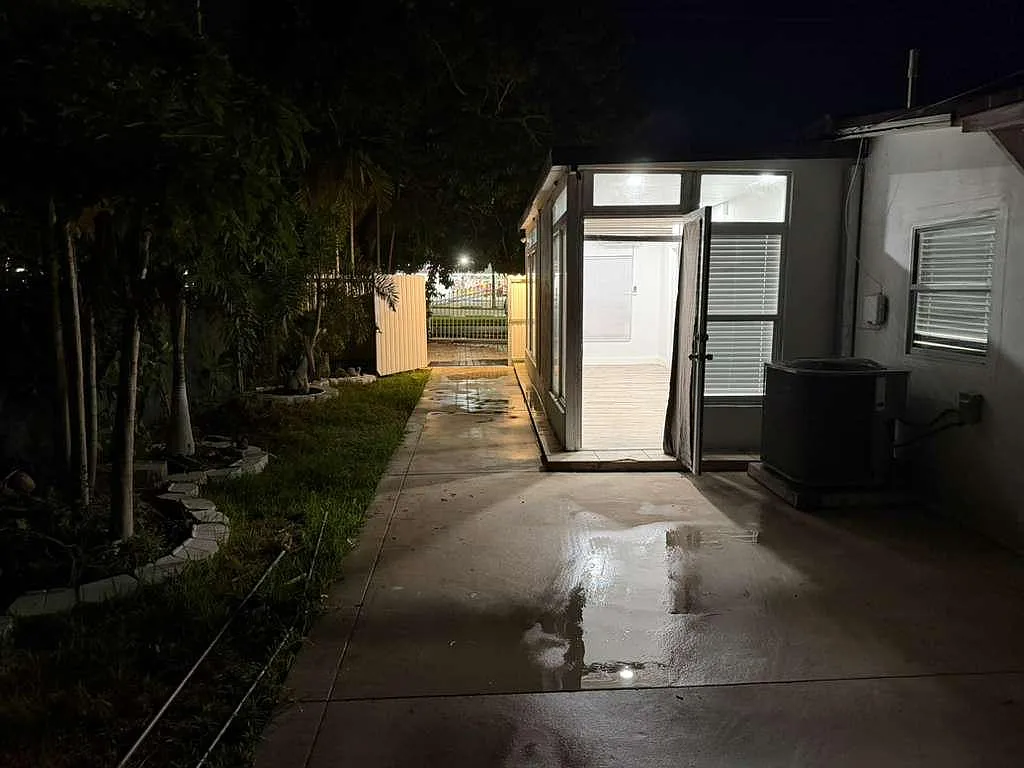 3 bed, 800 sqft, $2,500 — Photo 2