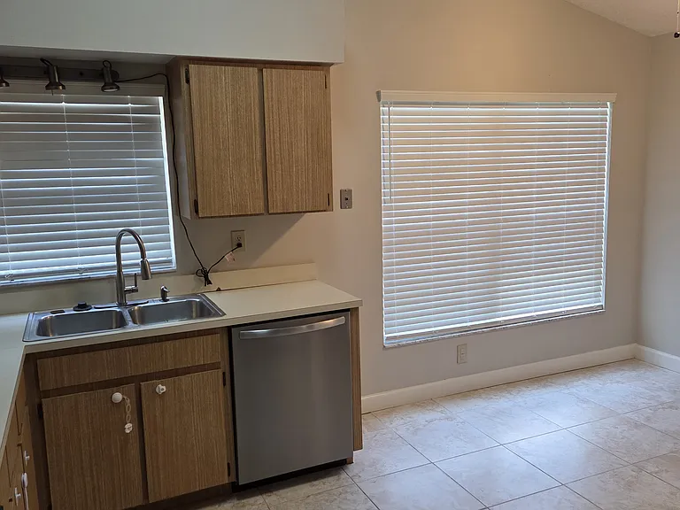 1811 Tarah Trace Dr — Photo 16