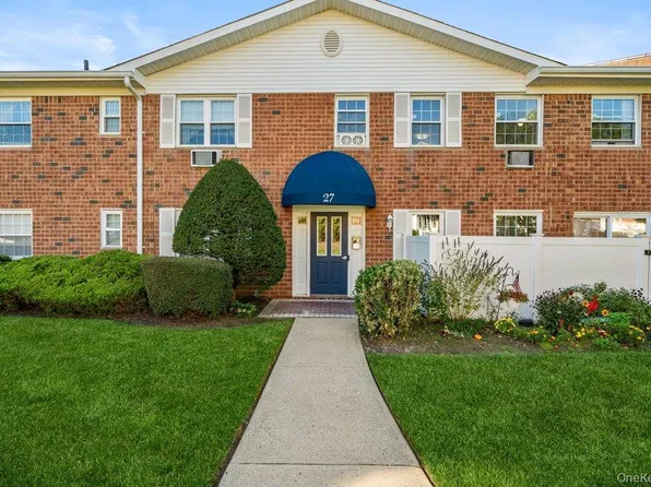 460 Old Town Road #27L, Port Jefferson Station, NY 11776