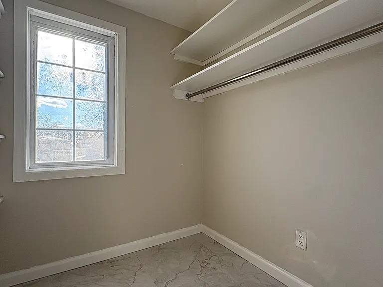 8 Rockville Ave #2 — Photo 6