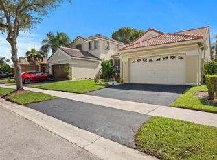 845 Falling Water Rd, Fort Lauderdale, FL 33326