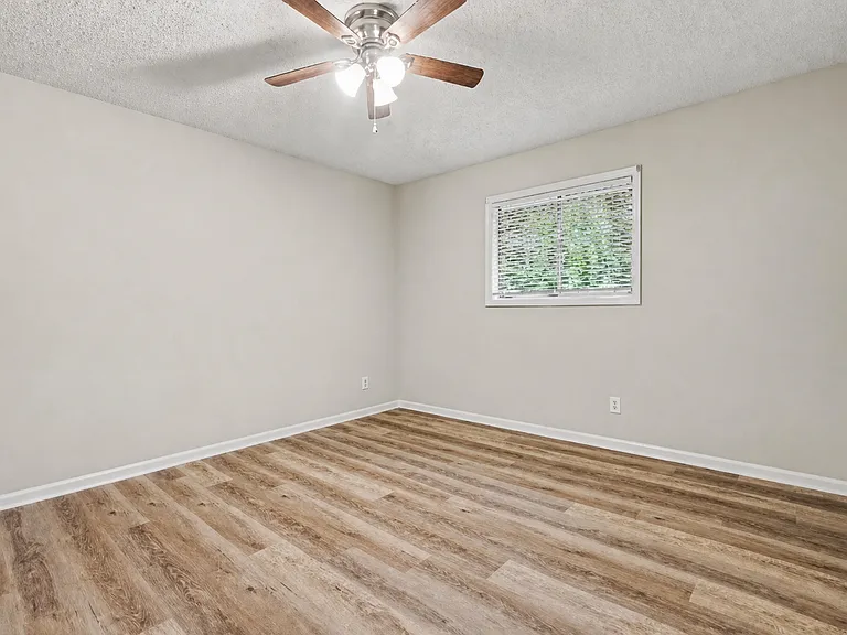 886B Martin Heights Dr — Photo 17