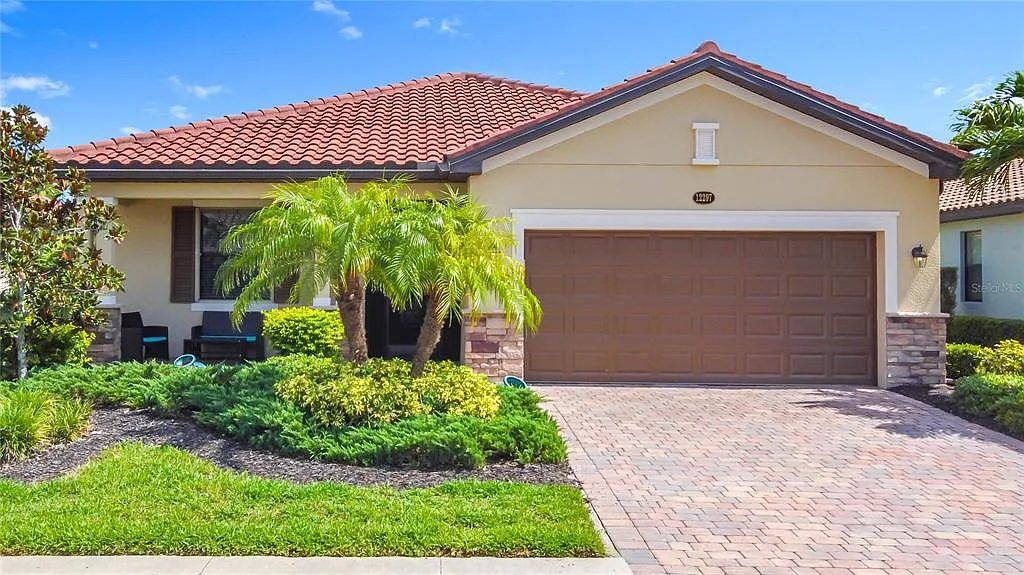 3 bed, 3.0 bath, 1855 sqft, $3,100 — Photo 2