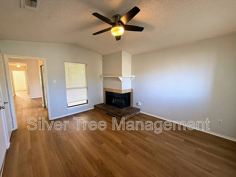 Building Photo - 6847 S Creek Dr