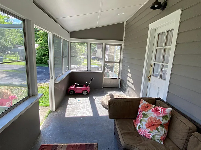 122 E Francis Ave — Photo 30