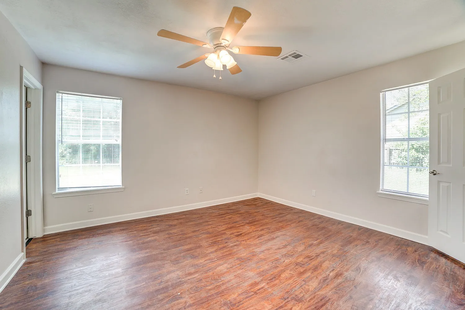 3 Bed | 2 Bath in Bixby! — Photo 2