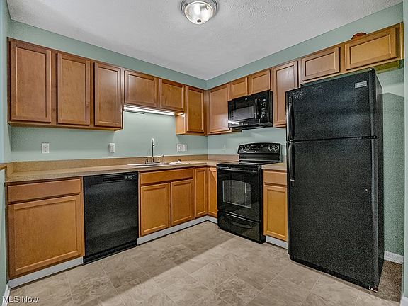 5th image of 33438 Halle Ct