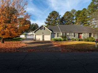 100 Oak Hill Ave, Sheffield, AL 35660