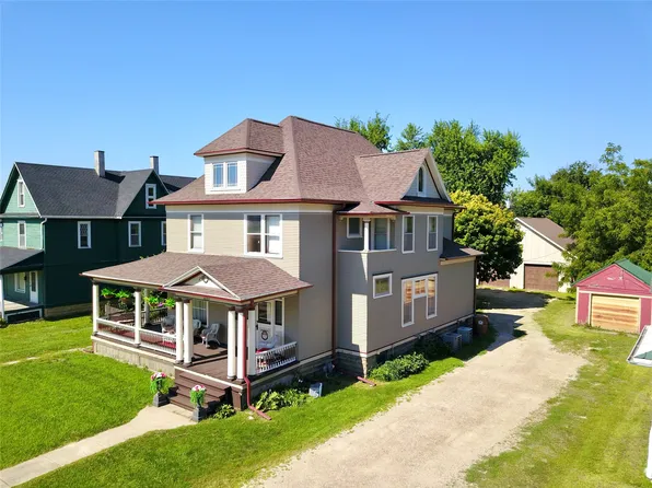 1137 West St, Grinnell, IA 50112