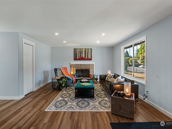 3rd image of 1728 22nd Street NE
