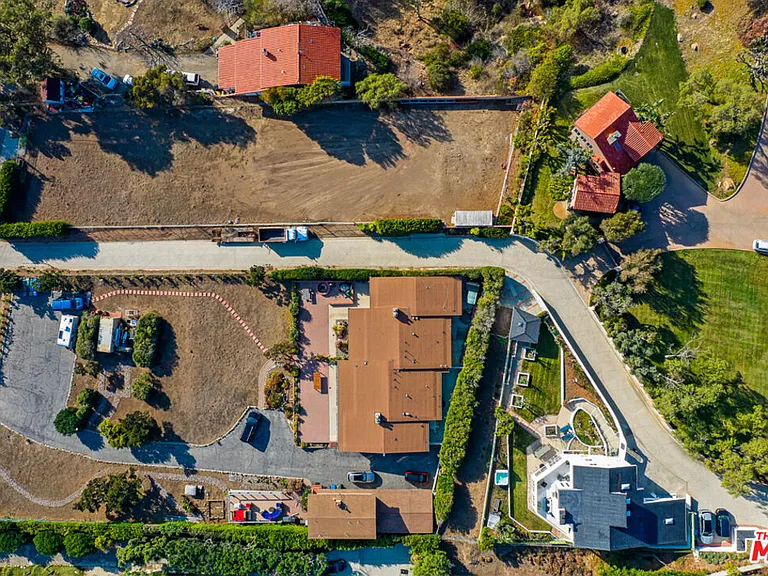 31271 Bailard Rd — Photo 36