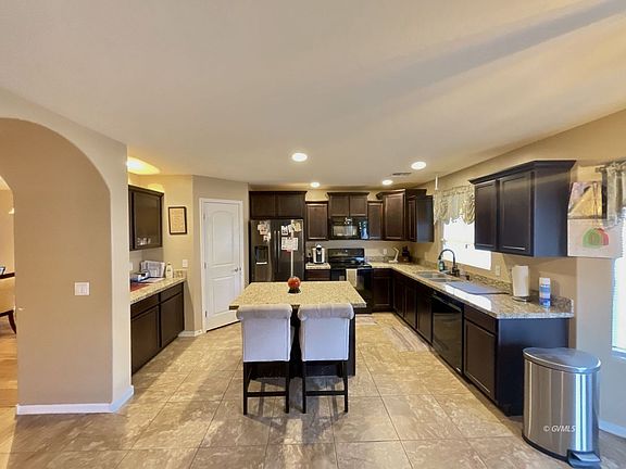 4th image of 1499 E Hobble Creek Dr