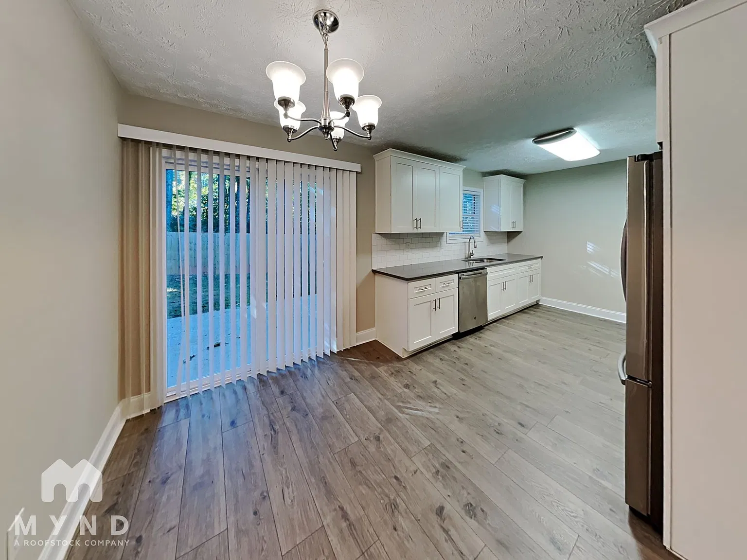 3 bed, 2.5 bath, 1690 sqft, $1,799 — Photo 4
