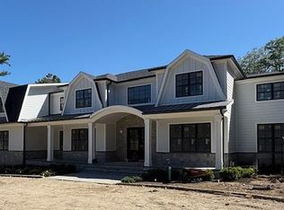 4 Middle Hollow Rd, Huntington, NY 11743