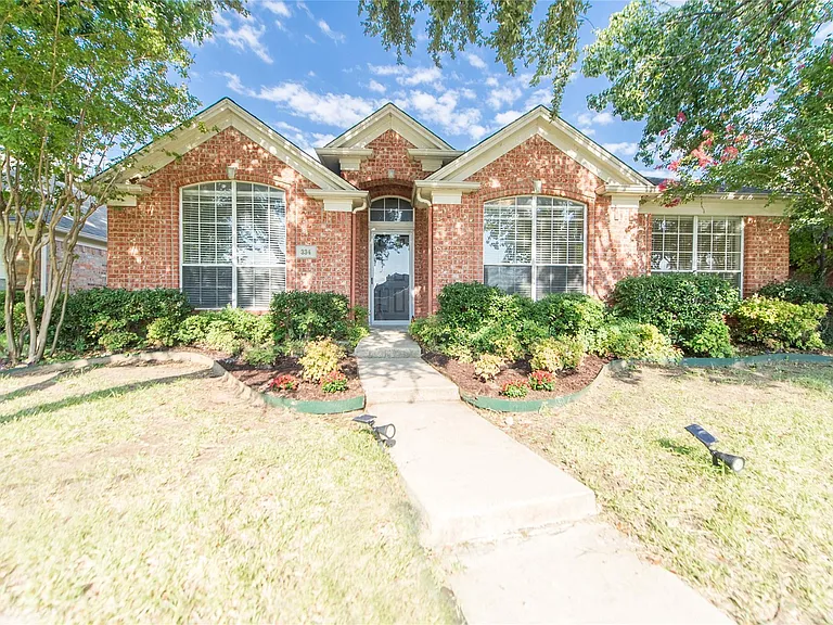 334 Touchdown Dr — Photo 1