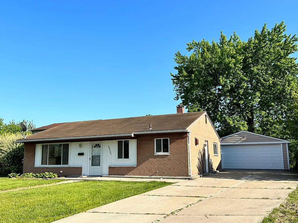 30721 Gladys Ave