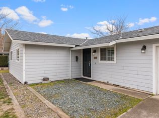 1110 N 3rd St, Central Point, OR 97502