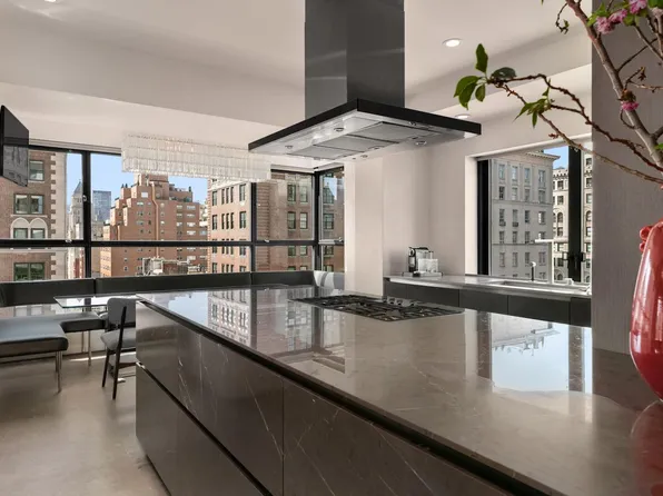 605 Park Avenue image 8 of 26