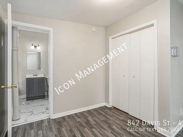 842 Davis St #4 — Photo 10