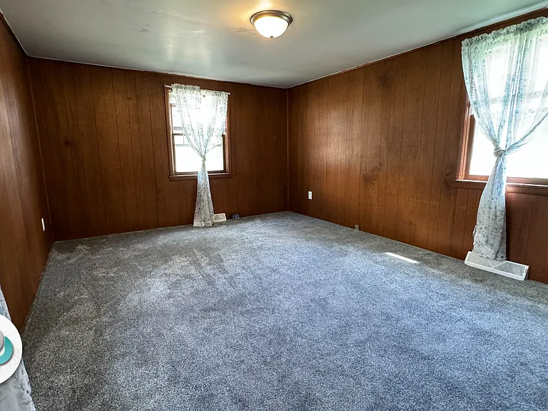 607 Cedar St — Photo 17