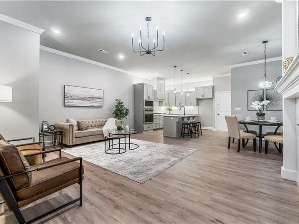 2911 SW Arlington Blvd, Bentonville, AR 72713