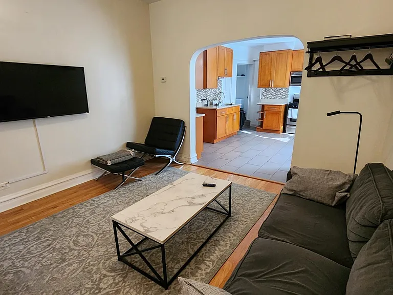 928 S Claremont Ave #1R — Photo 3