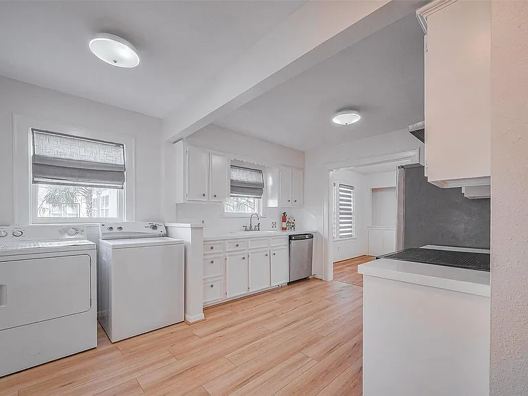 1614 Ridgewood St — Photo 13