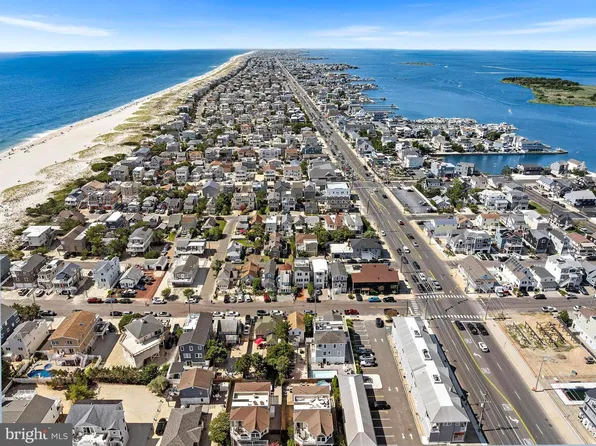 106 E 26th St, Ship Bottom, NJ 08008