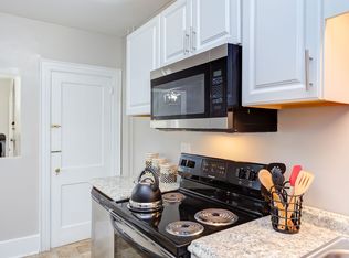 Available Now - Adorable and Spacious! 2 Bedroom Duplex near Trinity Park and Duke - Pet Friendly!, Durham, NC 27701