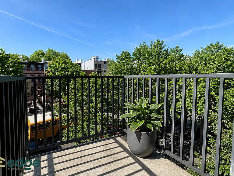 188 Pulaski St #2A — Photo 4