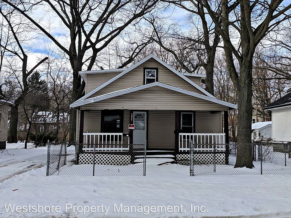 1st image of 2921 8th St #1