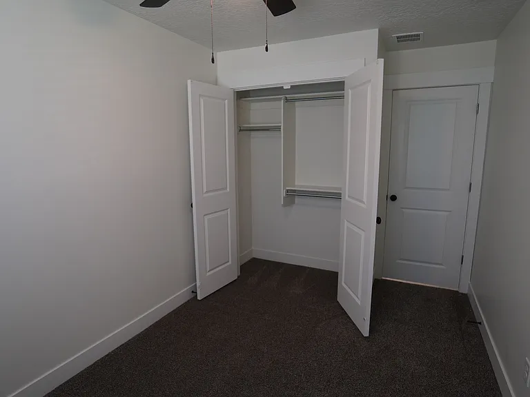 1575 S 150 W — Photo 15