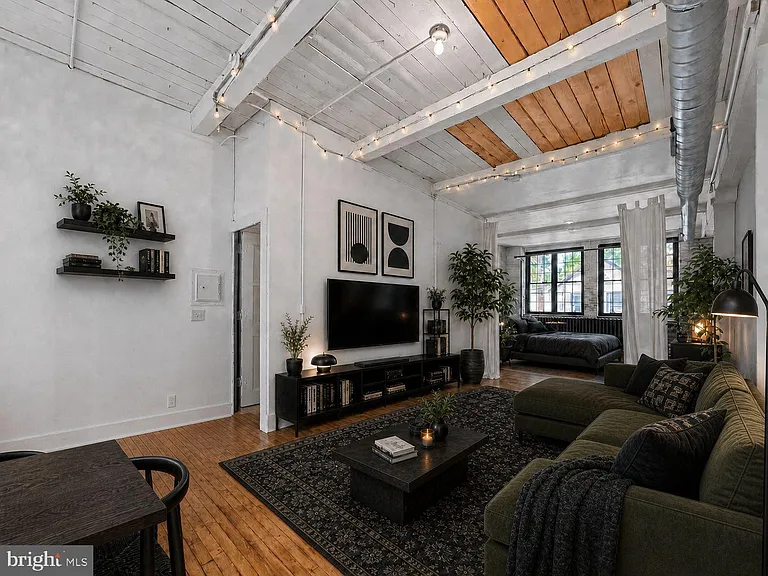 14 W Harvey St #16 — Photo 3