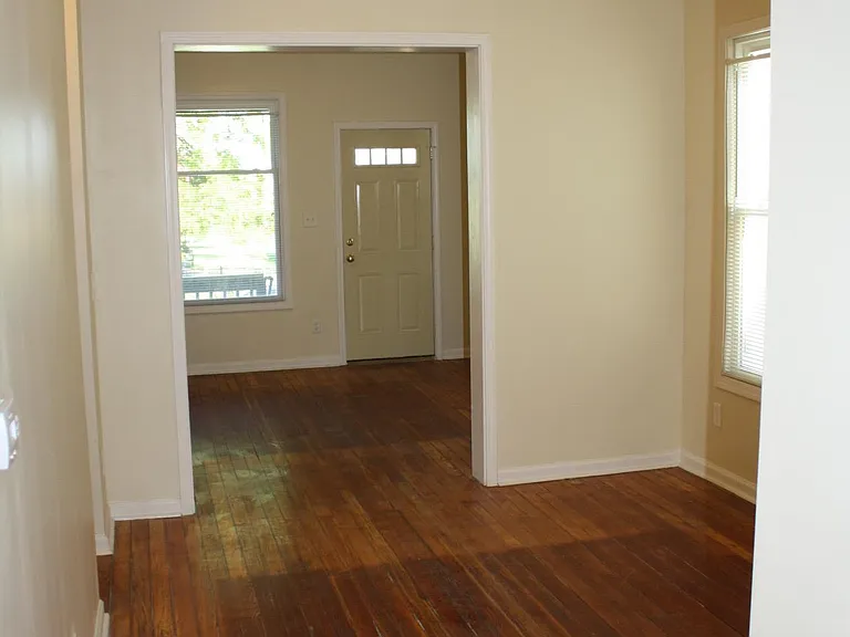 1466 Indianola Ave — Photo 4