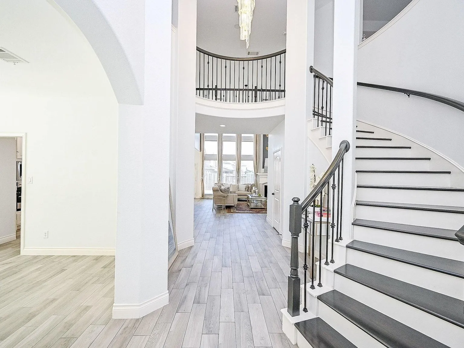 4 bed, 3.5 bath, 3525 sqft, $3,600 — Photo 4