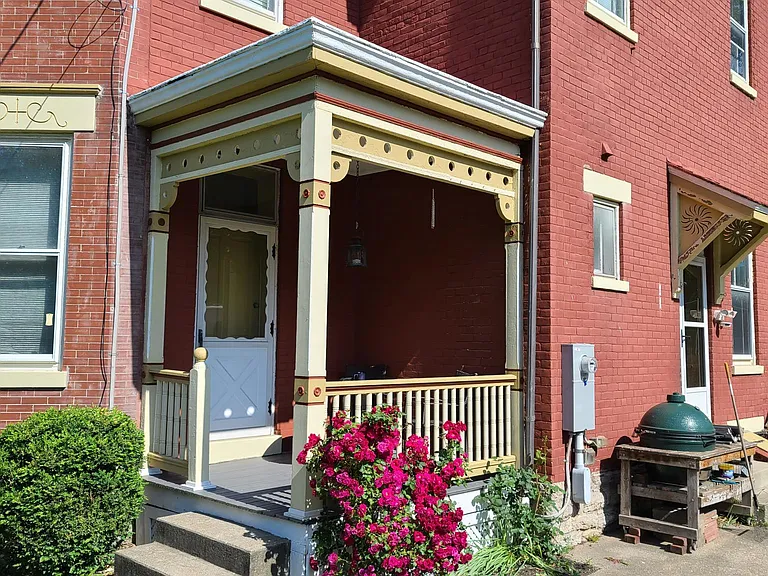 4404 Franklin Ave — Photo 2