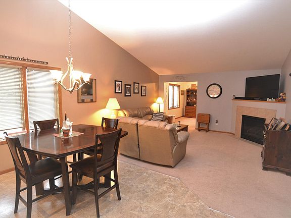 4th image of 837 Deer Ct